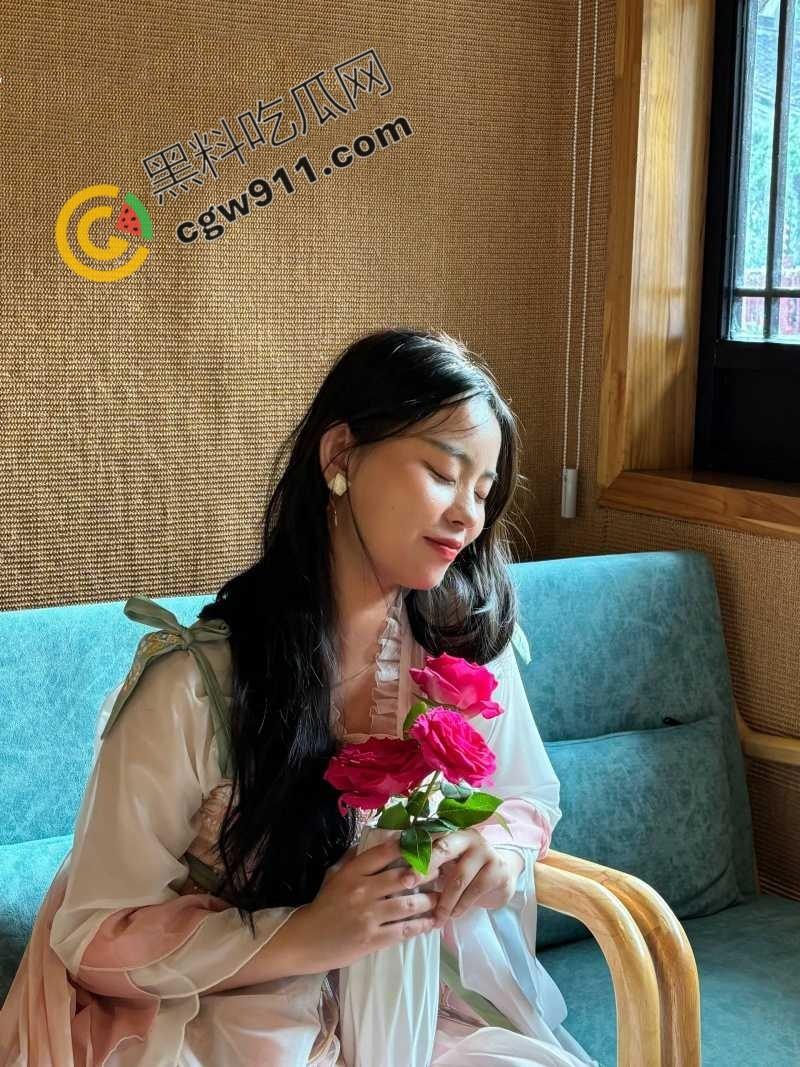 安徽幼师【李萍】：清纯外表下竟是淫荡骚货，美乳爆满，嫩穴紧致，猛烈爆操赚足眼球！  第1张