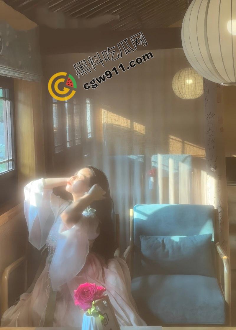 安徽幼师【李萍】：清纯外表下竟是淫荡骚货，美乳爆满，嫩穴紧致，猛烈爆操赚足眼球！  第2张