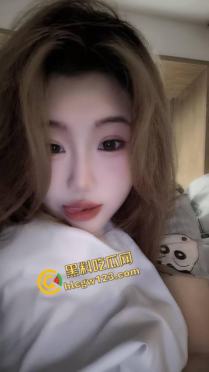 群友爆料前女友【宋蒨】JK黑丝公交车,02年小骚货不上班专靠男人养,两年感情换一顶绿帽! 第1张 群友爆料前女友【宋蒨】JK黑丝公交车,02年小骚货不上班专靠男人养,两年感情换一顶绿帽! 第1张