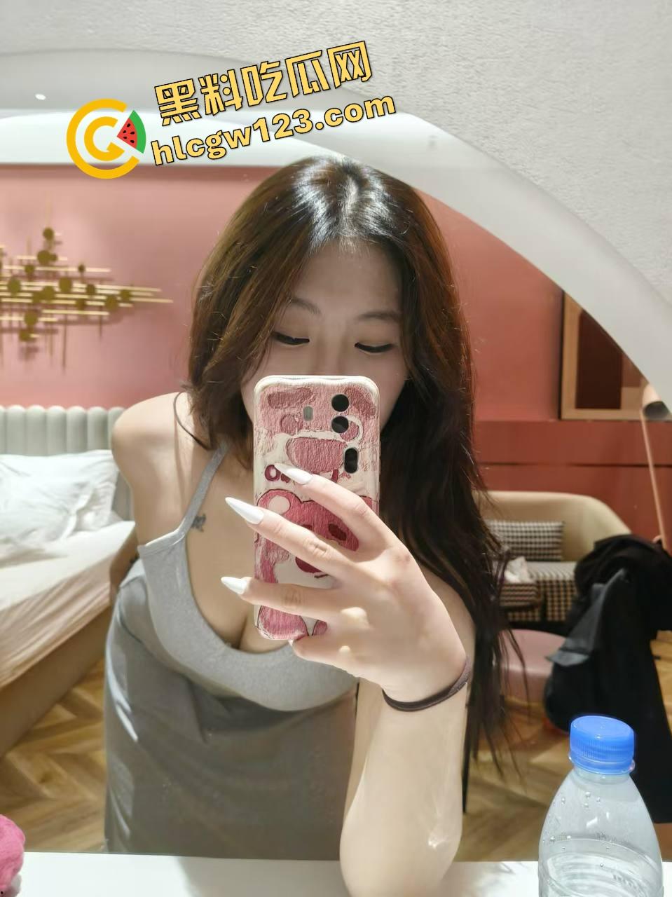 群友爆料前女友【宋蒨】JK黑丝公交车,02年小骚货不上班专靠男人养,两年感情换一顶绿帽! 第2张 群友爆料前女友【宋蒨】JK黑丝公交车,02年小骚货不上班专靠男人养,两年感情换一顶绿帽! 第2张