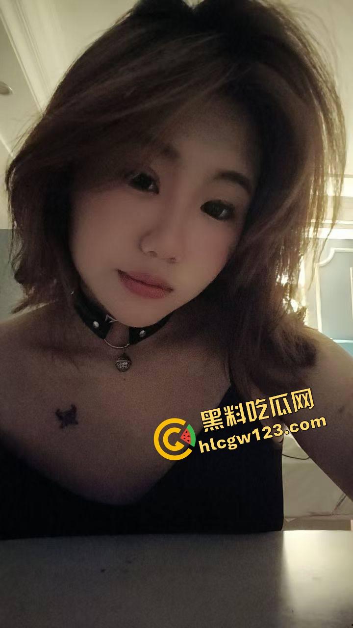 群友爆料前女友【宋蒨】JK黑丝公交车,02年小骚货不上班专靠男人养,两年感情换一顶绿帽! 第4张 群友爆料前女友【宋蒨】JK黑丝公交车,02年小骚货不上班专靠男人养,两年感情换一顶绿帽! 第4张