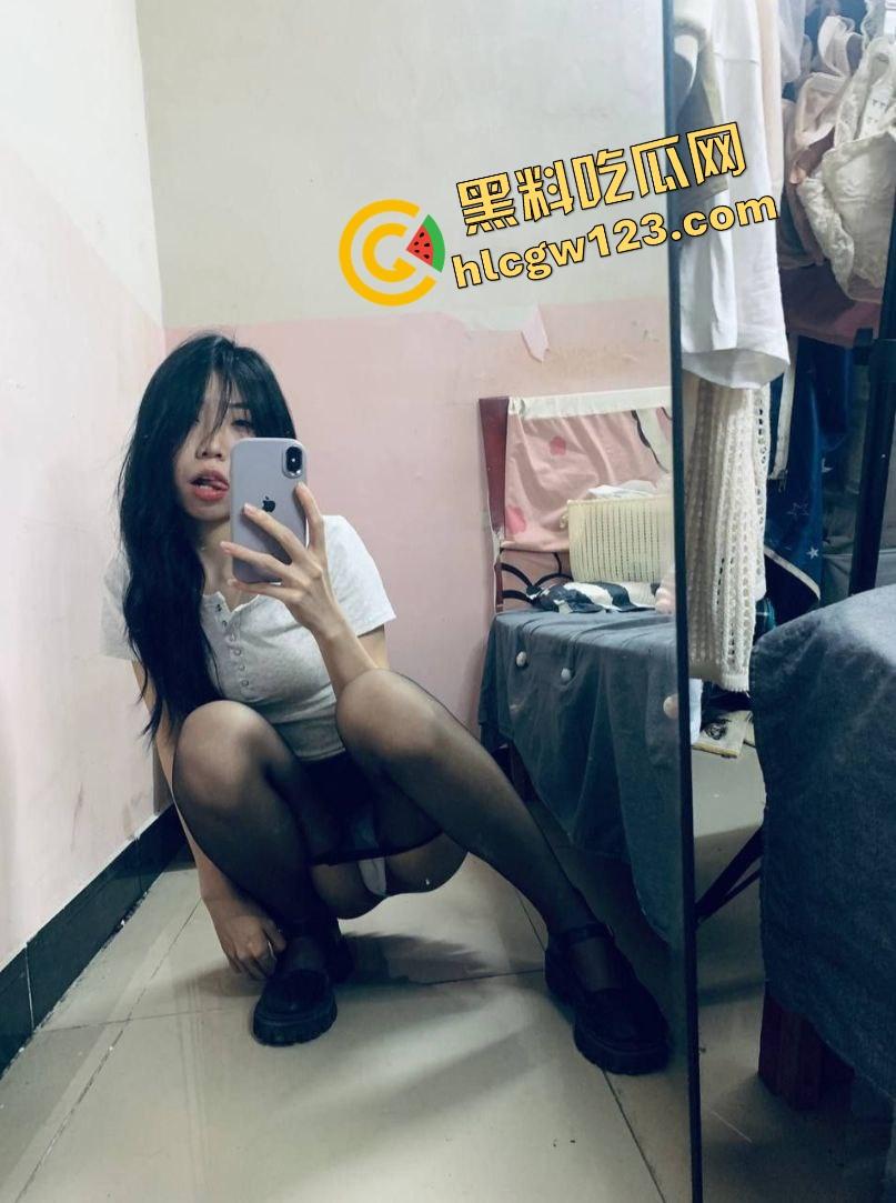 群友爆料前女友【宋蒨】JK黑丝公交车,02年小骚货不上班专靠男人养,两年感情换一顶绿帽! 第20张 群友爆料前女友【宋蒨】JK黑丝公交车,02年小骚货不上班专靠男人养,两年感情换一顶绿帽! 第20张