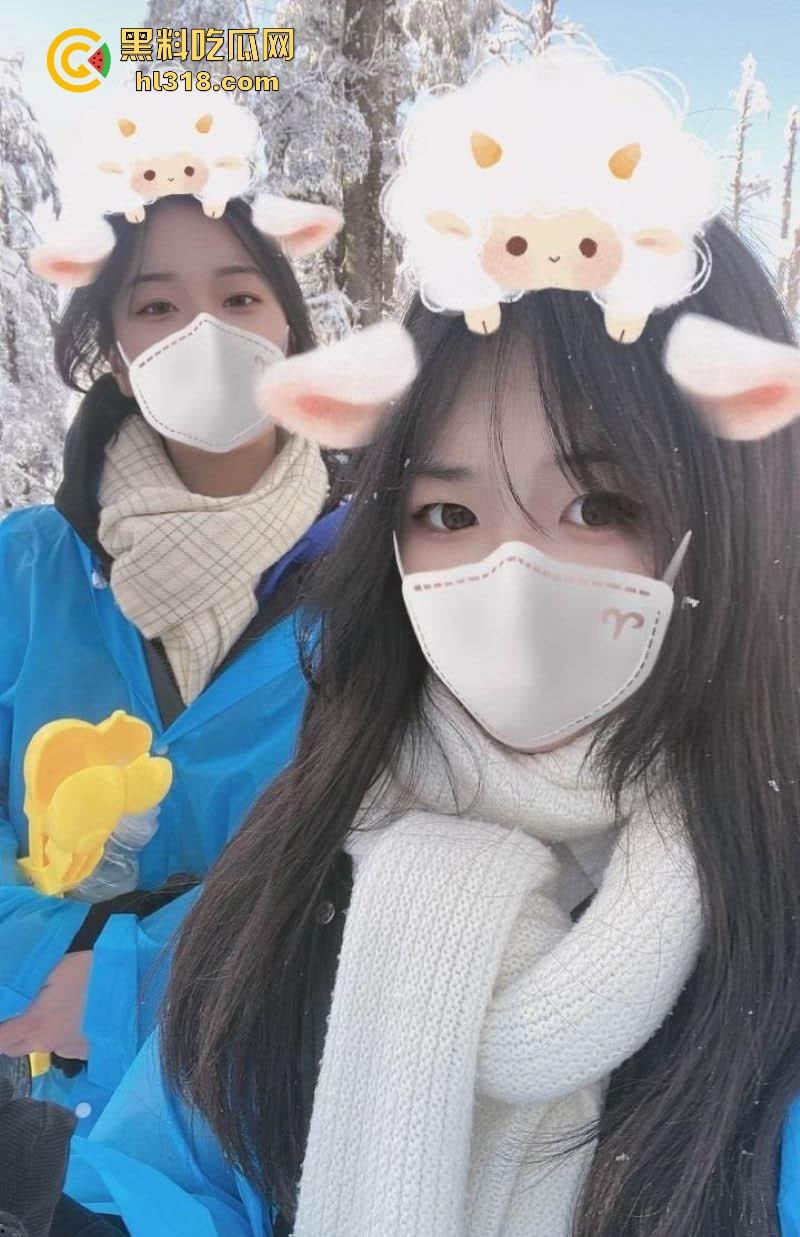 黑龙江极品萝莉【刘文玲】约炮视频曝光，反差母狗相约车震，后排极限口交骑乘，敏感小穴高潮颤栗不止！  第6张