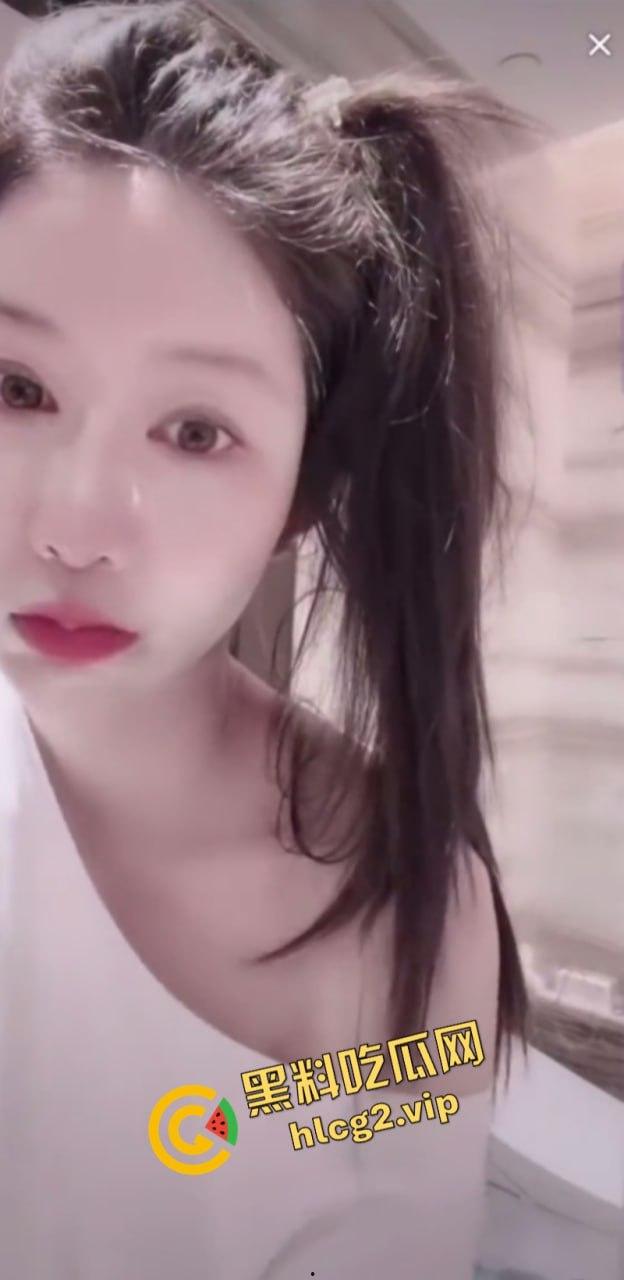 抖音网红颜值主播【九亿】为圈粉直播故意露奶卖肉  第5张