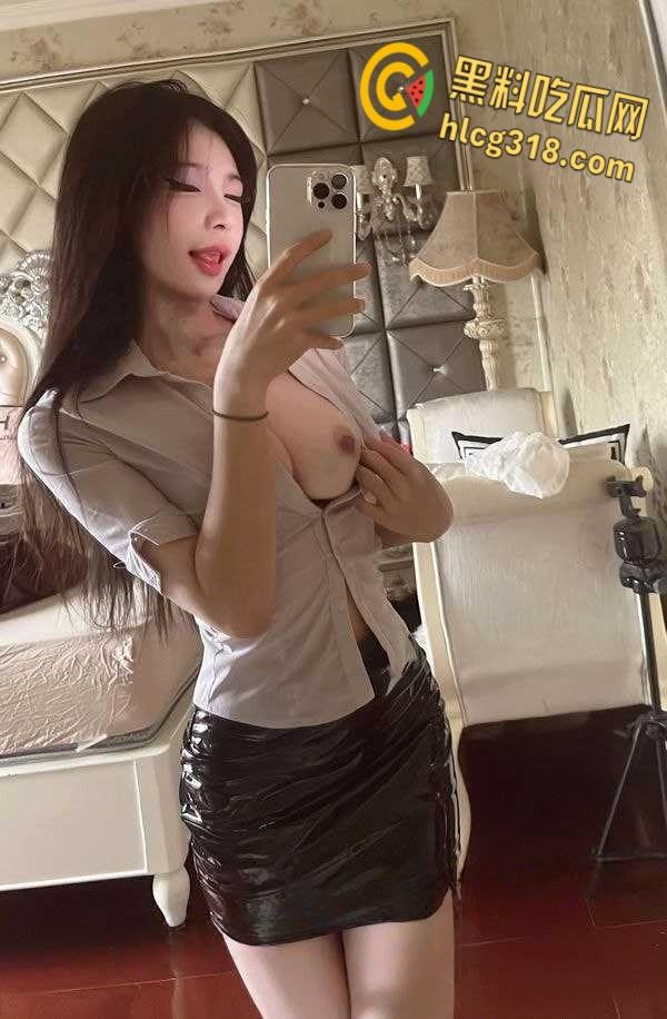 推特高颜值极品身材！大奶情趣诱惑后入口交，淫荡叫声好听，贱母狗一条被关在笼子里操！  第1张