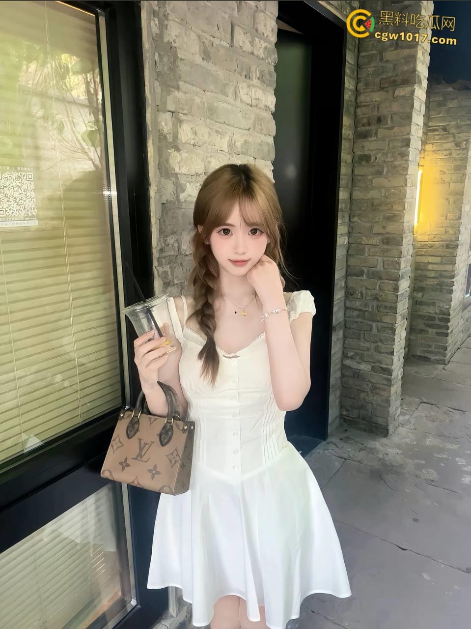 趁着万圣节和女儿玩cosplay，穿着头纱白丝小皮鞋，趴在床上任我操嘴，后入猛草极品翘臀，扶着腰全射在馒头小穴里 ！  第1张