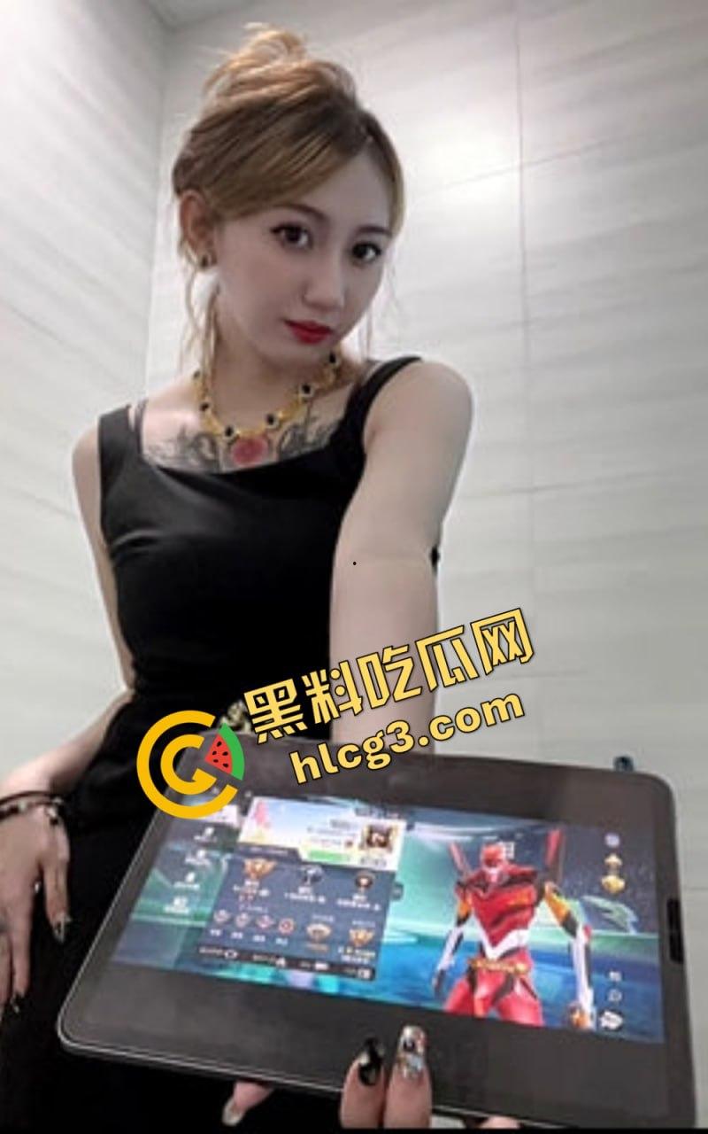 快手爆炸丑闻！纹身女神『彤謌』与榜大哥私会渔网做爱视频外泄，清纯颜值暗藏“风骚”真相！  第6张