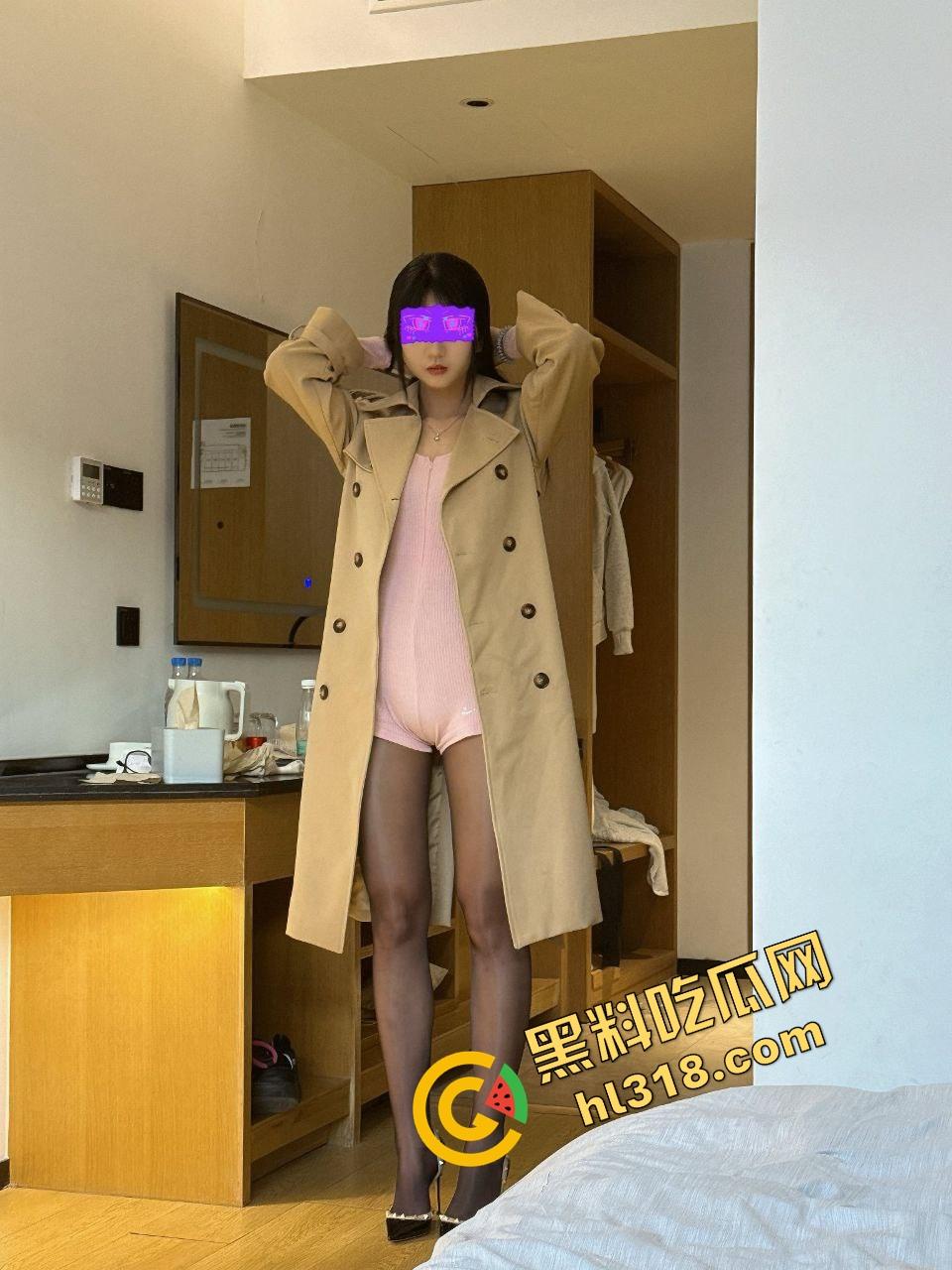 江西女大学生『范乔乔』装纯给爹看，酒店全裸架炮玩肉棒，粉红骚穴被后入到喷水，精液流成小河！  第13张