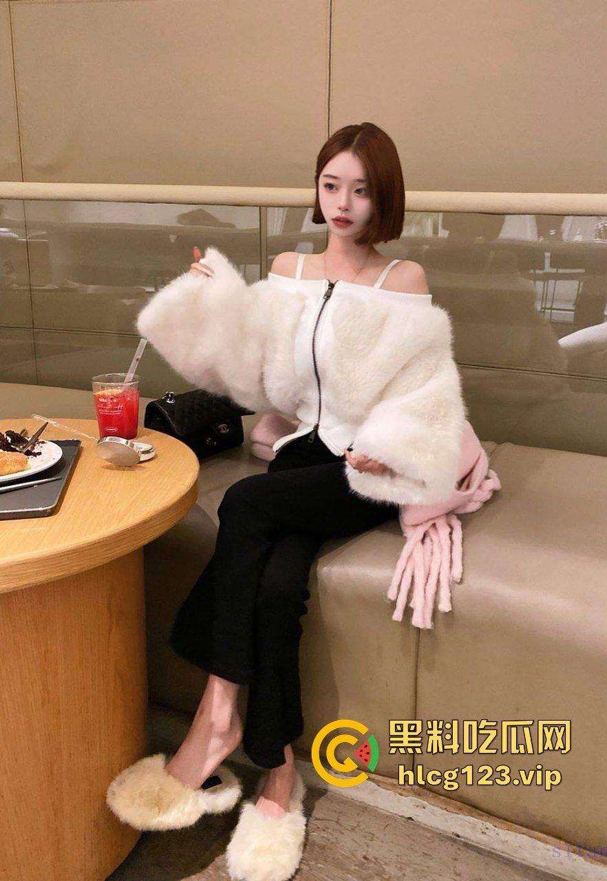 韩国极品热舞网红【曾伊mllnjx】自导自演，裸舞完直接拿棒子狂插自己！  第11张