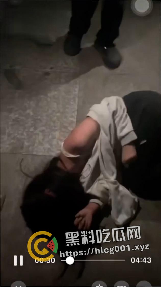 孝义商业街围殴女孩事件！衣服都给扯烂了 霸凌者面目全曝光 竟然全是小仙女 现场视频流出  第7张