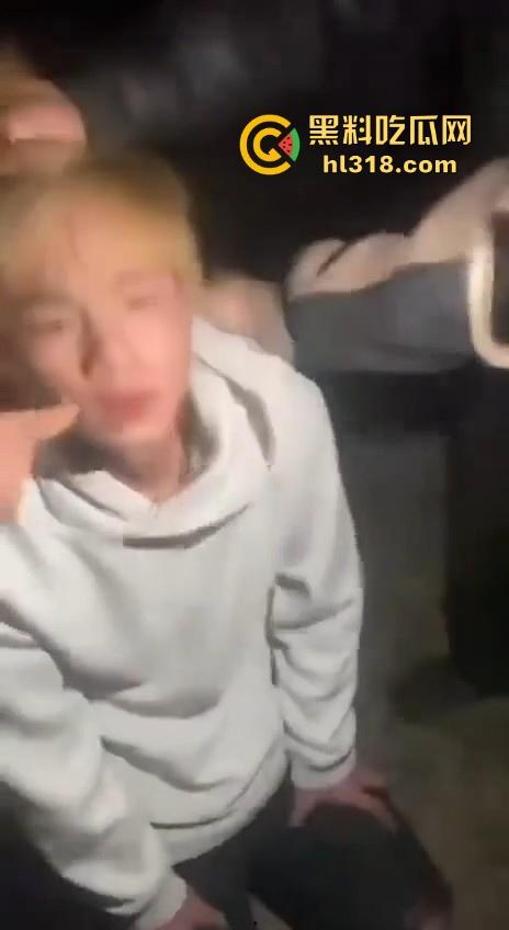 甘肃省定西市岷县多人群殴霸凌视频曝光， 逼其口含避孕套吹泡泡，还像狗一样爬，边爬边殴打！  第2张