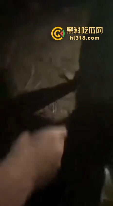 甘肃省定西市岷县多人群殴霸凌视频曝光， 逼其口含避孕套吹泡泡，还像狗一样爬，边爬边殴打！  第4张