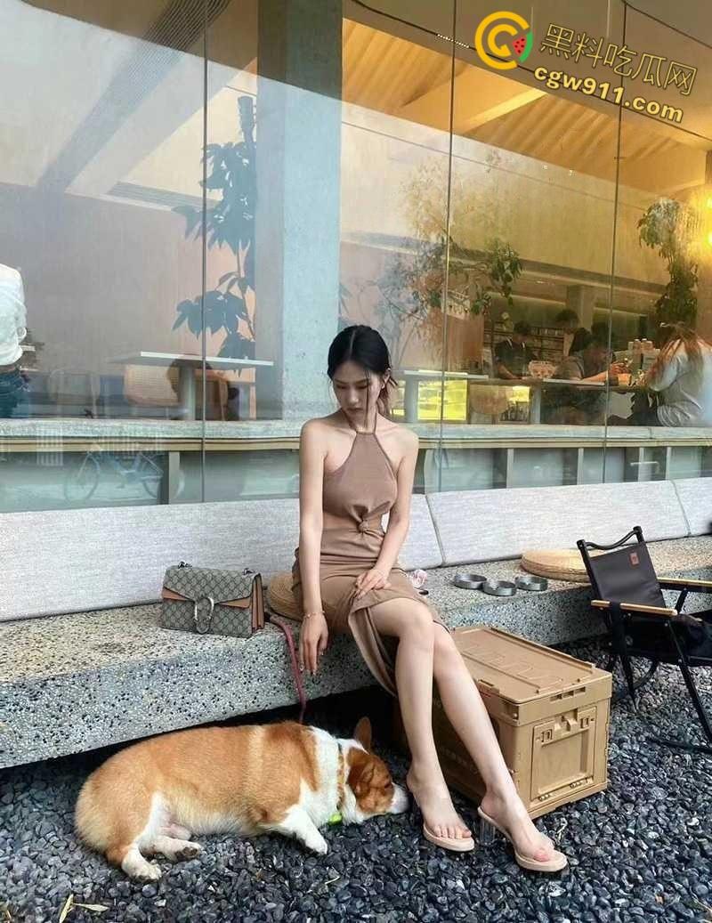 女仆餐厅认识的大一学生妹【刘婉婷】,身穿JK制服白丝约会被拿下，无套后入猛干全射在奶子上！  第4张