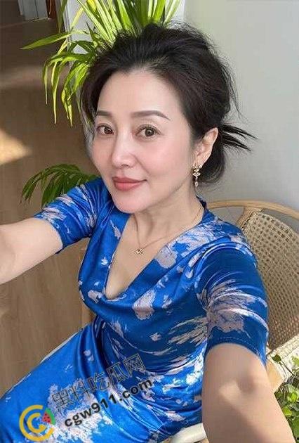 海角乱伦:母亲节用肉棒孝敬淫母,儿子精液狂喷脸上，大屌爆操淫荡骚穴，床下为母，床上为妻  第1张