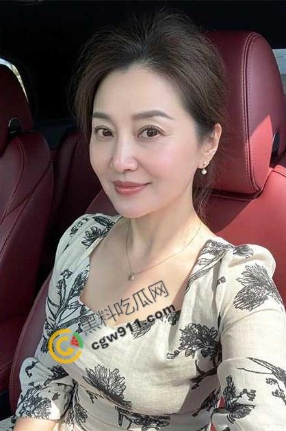 海角乱伦:母亲节用肉棒孝敬淫母,儿子精液狂喷脸上，大屌爆操淫荡骚穴，床下为母，床上为妻  第5张