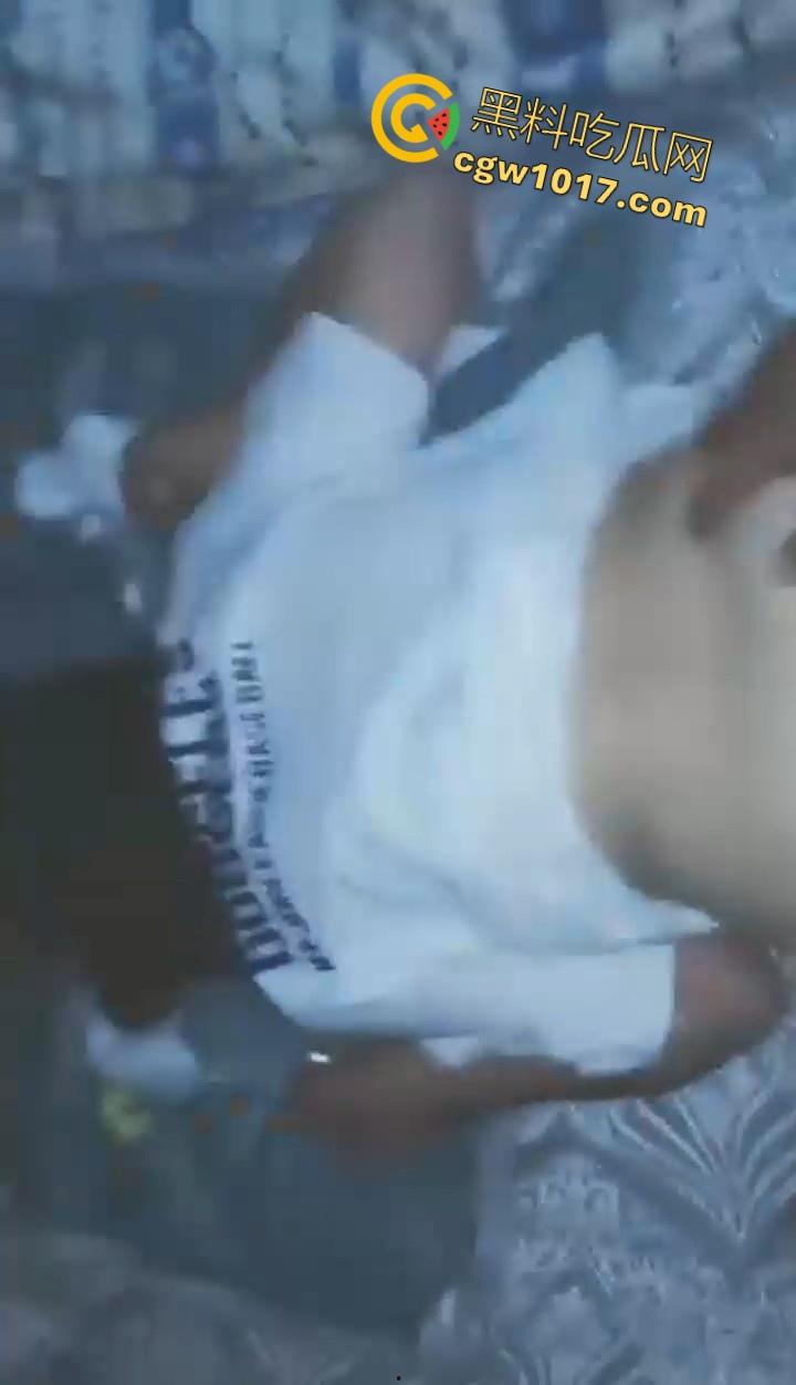 现在的大学生玩的真花！动不动就约，约的时候还不带套，射进去自己怀孕了都不知道是谁的孩子，淫乱的很啊！  第11张