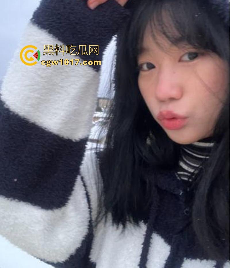 广州大学可爱学妹【李怡君】反差眼镜妹身穿诱惑女仆装，电动玩具猛桶紧致蜜穴，后入爆操颜射满面 ！  第2张