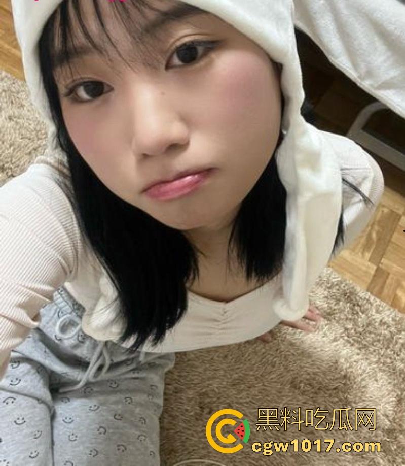 广州大学可爱学妹【李怡君】反差眼镜妹身穿诱惑女仆装，电动玩具猛桶紧致蜜穴，后入爆操颜射满面 ！  第7张