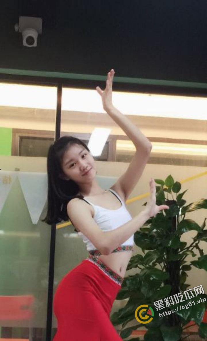 百合之花 甘肃金昌 舞蹈老师被指套扣的死去活来 硬是不操 原来没鸡巴啊 真是糟蹋  第2张