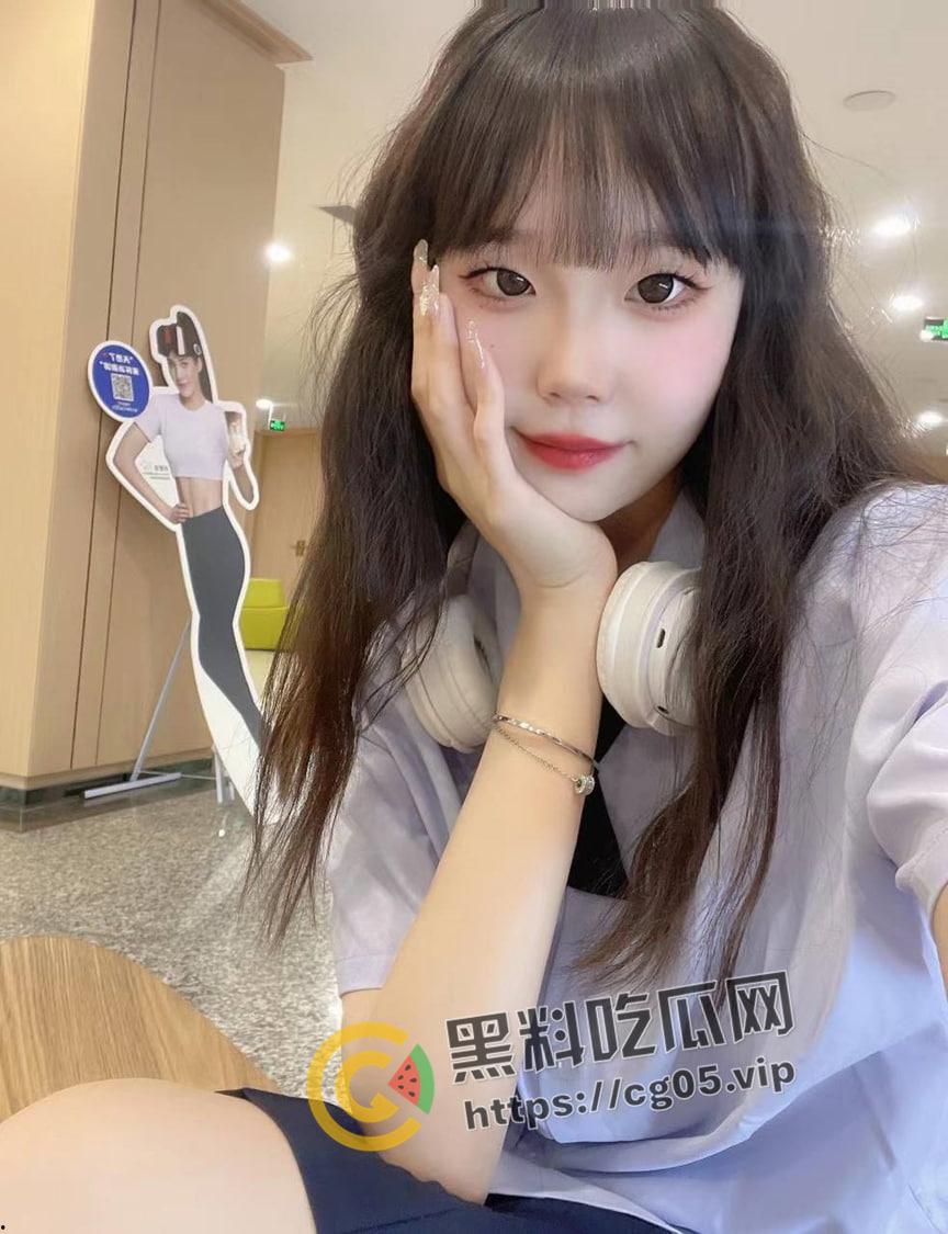 西安大学校花反差婊 颜值逆天却是臭母狗 在夜店厕所被人强奸后爱上被羞辱 出租屋约炮陌生网友 视频被流出  第1张