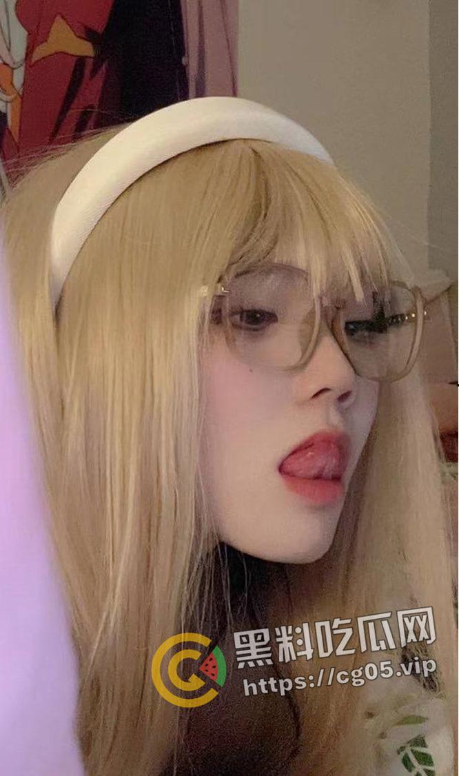 西安大学校花反差婊 颜值逆天却是臭母狗 在夜店厕所被人强奸后爱上被羞辱 出租屋约炮陌生网友 视频被流出  第3张