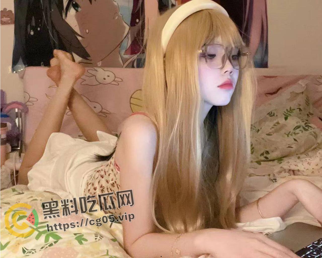 西安大学校花反差婊 颜值逆天却是臭母狗 在夜店厕所被人强奸后爱上被羞辱 出租屋约炮陌生网友 视频被流出  第5张