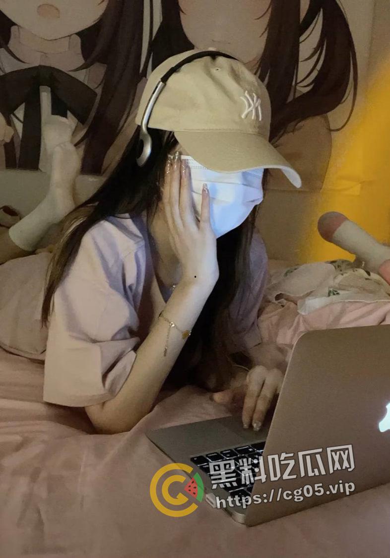 西安大学校花反差婊 颜值逆天却是臭母狗 在夜店厕所被人强奸后爱上被羞辱 出租屋约炮陌生网友 视频被流出  第7张