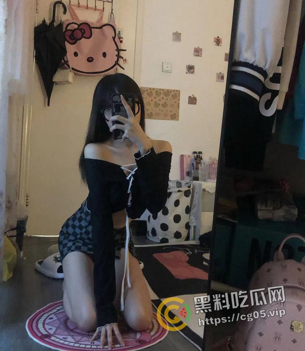 西安大学校花反差婊 颜值逆天却是臭母狗 在夜店厕所被人强奸后爱上被羞辱 出租屋约炮陌生网友 视频被流出  第10张