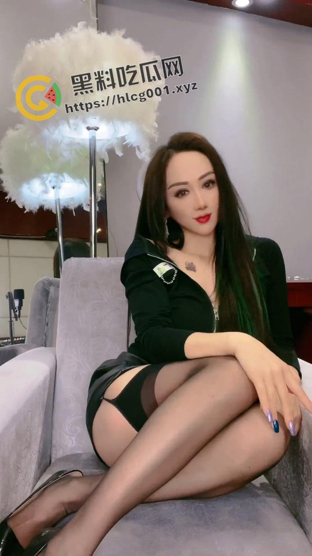 抖音网红【yihao】榜一大哥定制特辑 少妇感十足的骚鸡 金钱掰开的小穴水就是多啊  第5张