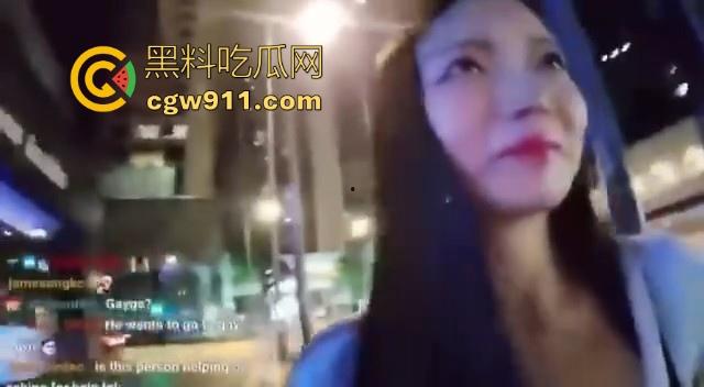 性感可爱外网主播街头直播遭遇印度哥们性骚扰！在地铁狂揉狂摸，这要是在他老家直接无套内射了！  第2张