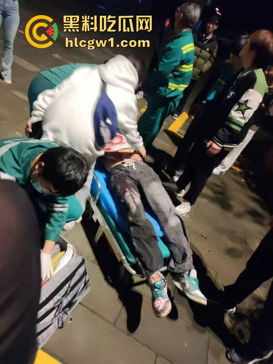 四川自贡富顺县斗殴闹出人命！精神小伙打架打崩，掏刀捅胸鲜血四溅，心肺复苏都白搭！  第2张