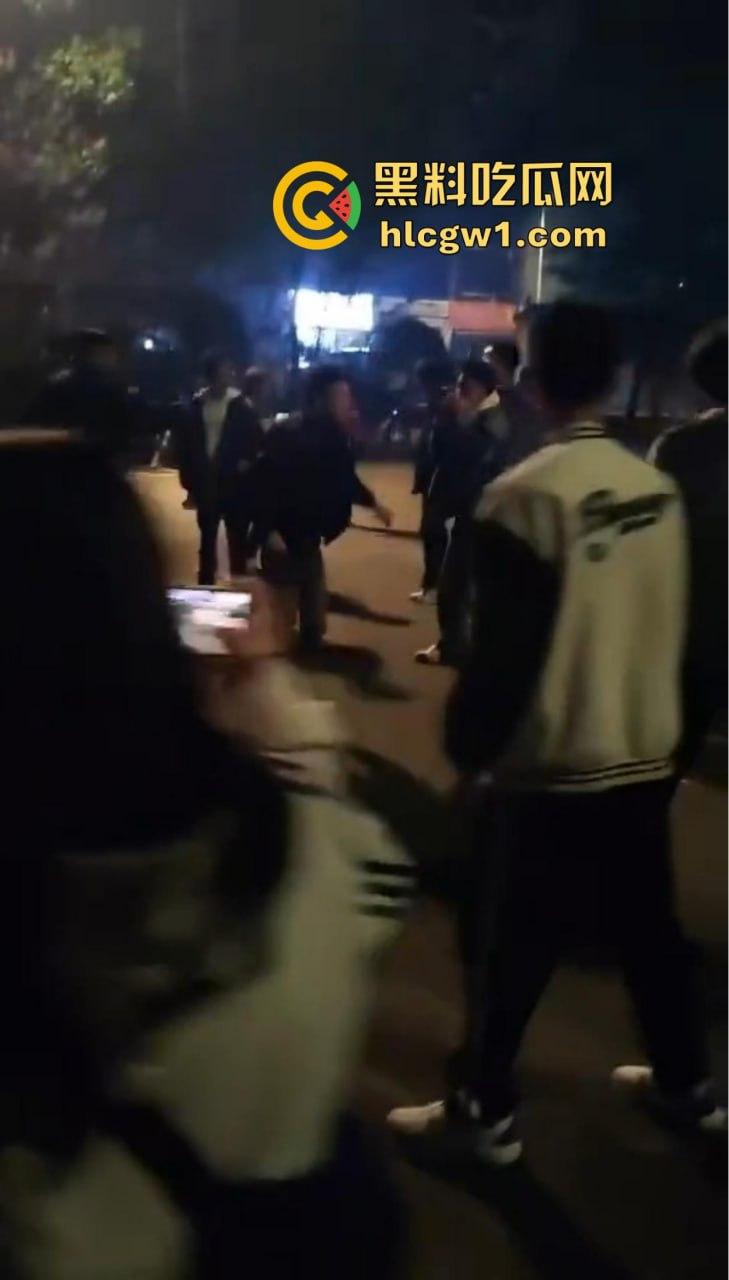 四川自贡富顺县斗殴闹出人命！精神小伙打架打崩，掏刀捅胸鲜血四溅，心肺复苏都白搭！  第5张