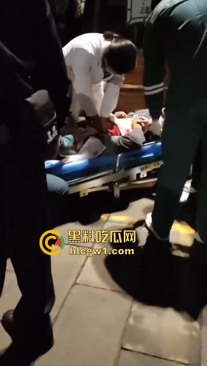 四川自贡富顺县斗殴闹出人命！精神小伙打架打崩，掏刀捅胸鲜血四溅，心肺复苏都白搭！  第10张