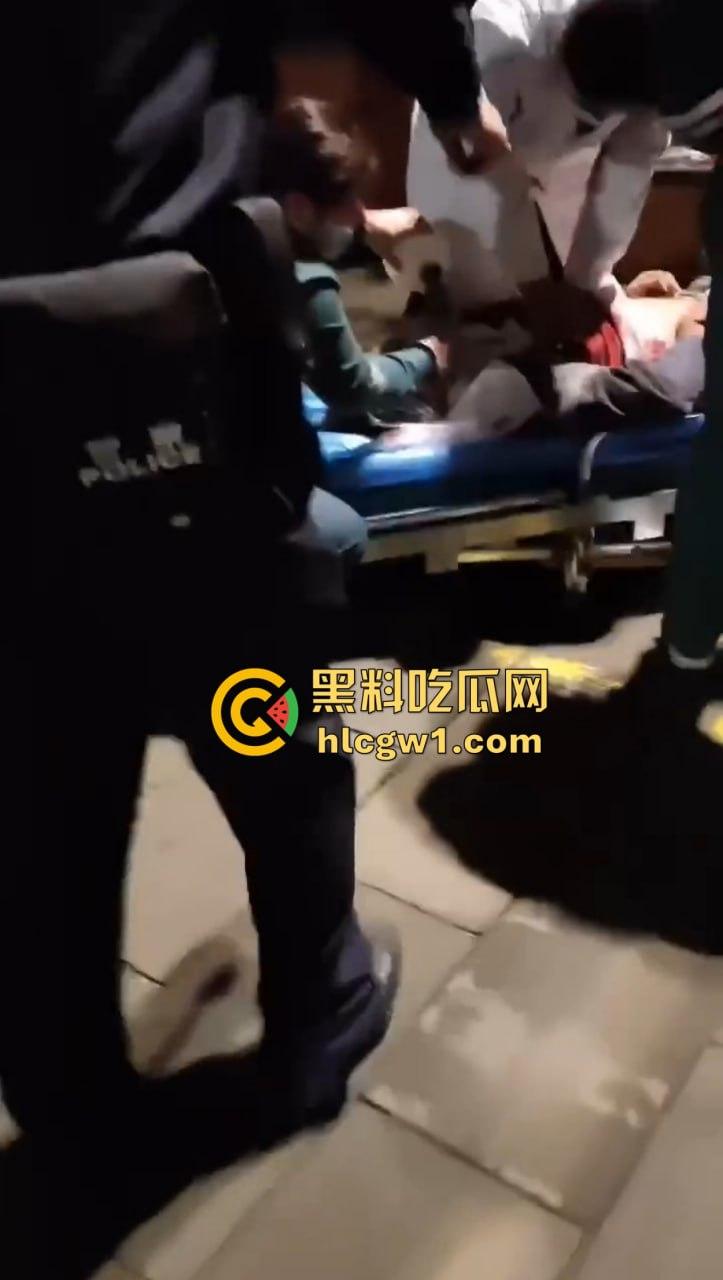 四川自贡富顺县斗殴闹出人命！精神小伙打架打崩，掏刀捅胸鲜血四溅，心肺复苏都白搭！  第11张