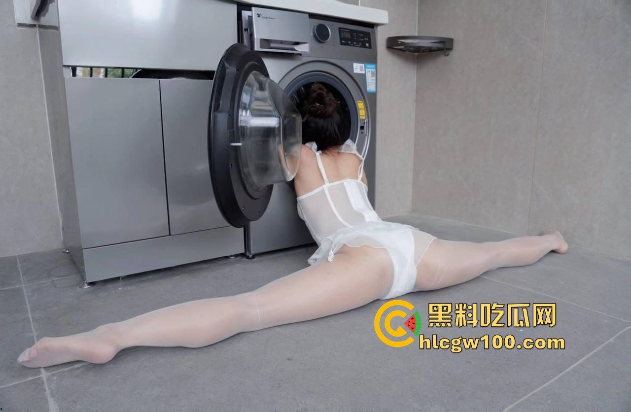 舞蹈妹妹一字马直接劈翻干爹，大长腿柔得跟蛇一样腿一开彩礼翻倍，舔狗看了直接秒，骚货绝活看完不硬算我输！  第15张