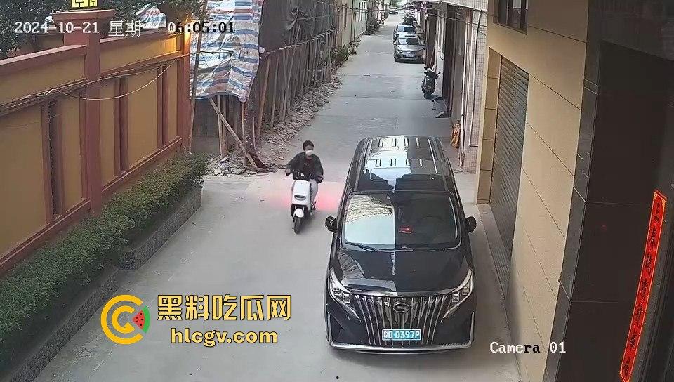 汕头精神小伙砸车窗偷窃被吓跑，警报刚停又溜回来，结果被车主直接抓个正着！  第7张
