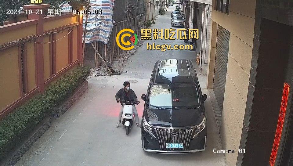 汕头精神小伙砸车窗偷窃被吓跑，警报刚停又溜回来，结果被车主直接抓个正着！  第8张