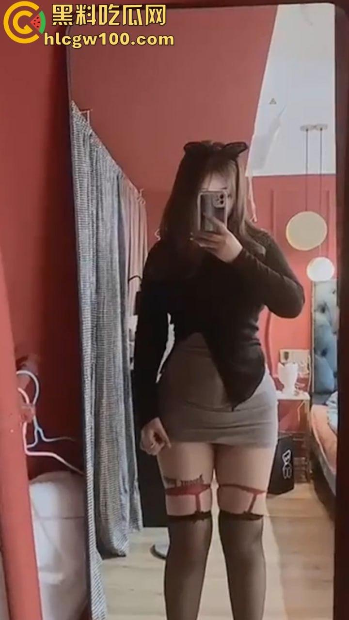 四川美术学院抖音小网红【苏韵雯】大尺度露三点吃洋人大屌啪啪 乳交榨精 又纯又欲巨淫荡  第19张