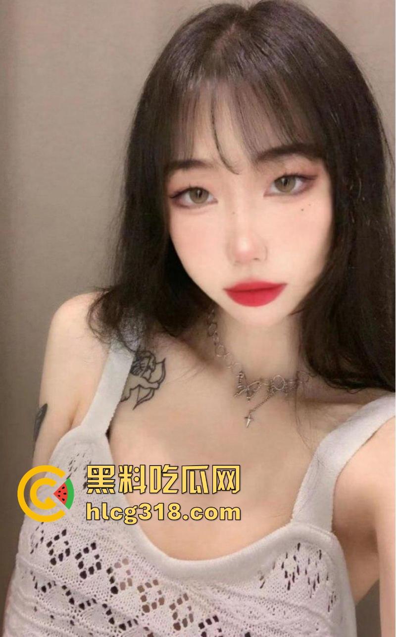 湖南师范学院【林钦怡】长相清纯身材火辣，超绝反差痴迷多人运动，被炮友前后夹击3P操出哭腔。  第2张