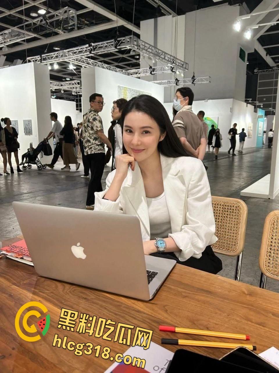 香港中文大学气质御姐【郭碧乐】，毕业后高管白领寂寞自拍，美乳大长腿主动女上尽显完美身材 !  第4张