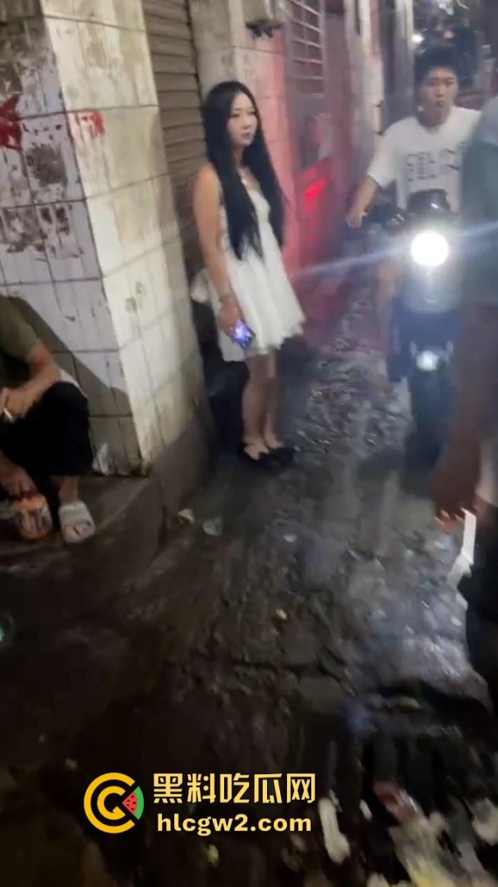 广州黄埔街巷骚鸡排排站 等你来点餐 耐玩不贵还长得好看  第7张