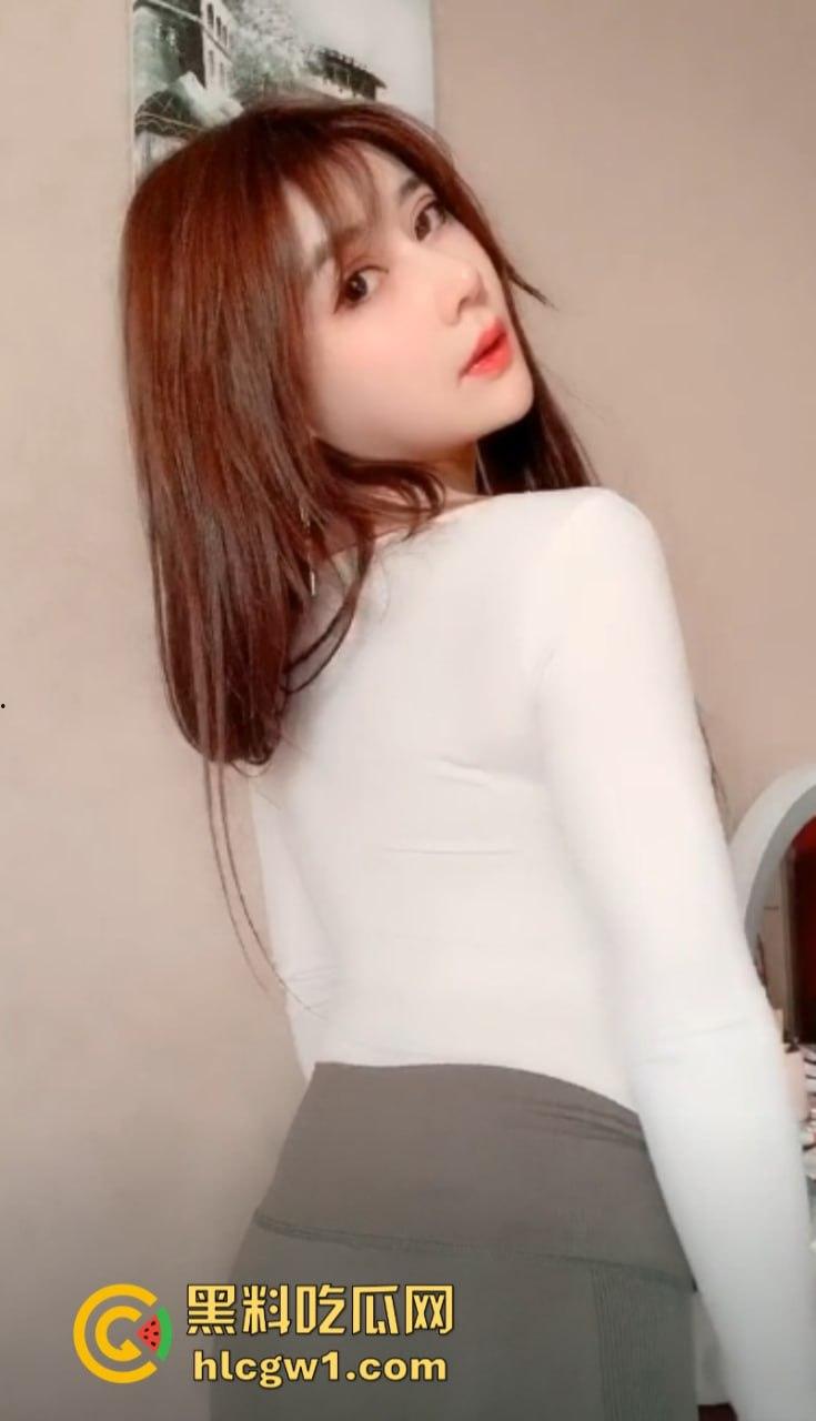 抖音高颜网红【我就是太阳】大小号双开勾引金主并售卖福利私拍 白嫩身姿真够人养眼！  第7张