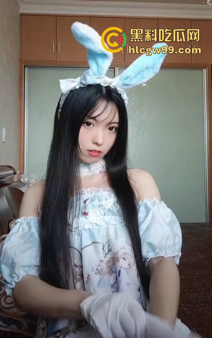 【蛇信子姐姐】抖音上岸变正经主播？当年骚母狗福利视频重现江湖，洗白被开盒爆料！  第5张