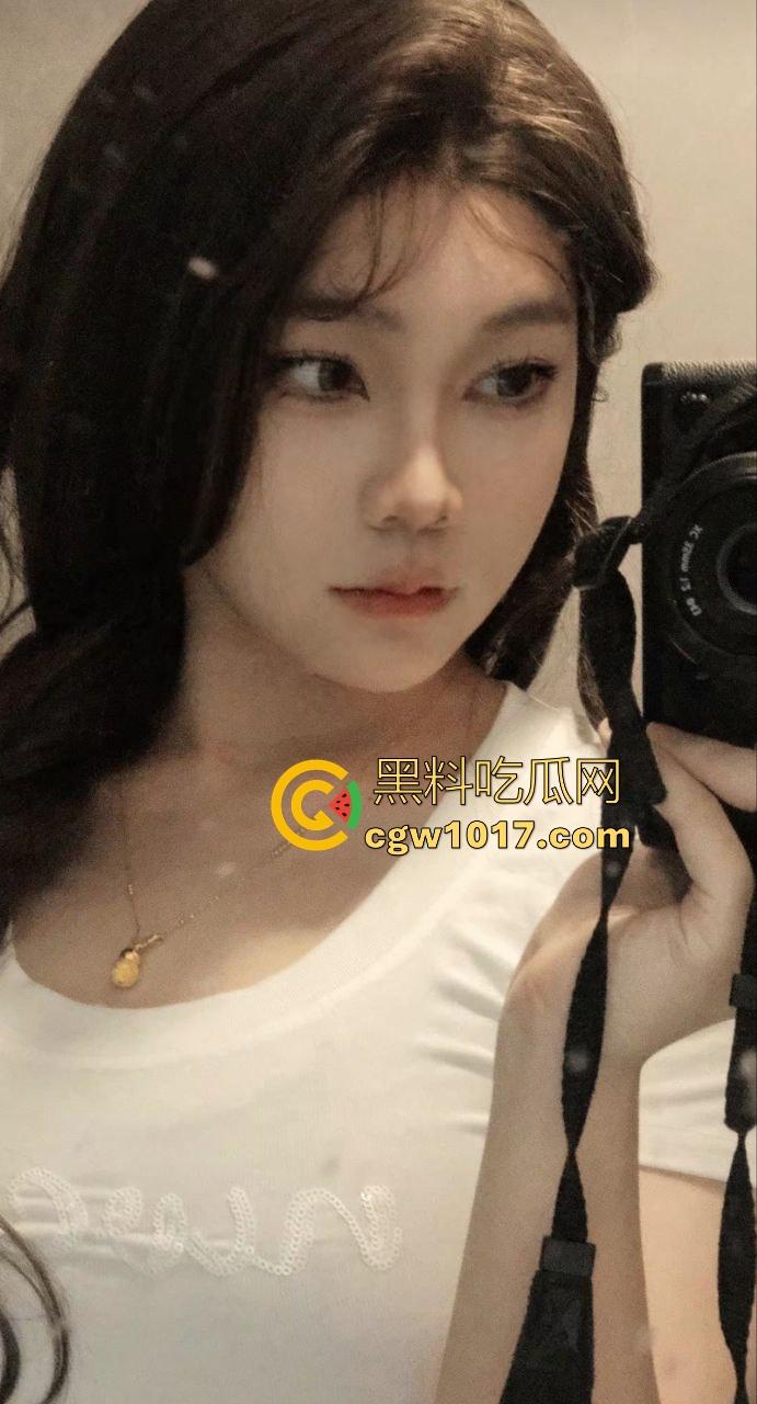 网黄摄影佬日常工作生活状态，拍性感模特私下约有同样爱好的反差尤物，真正吃得好的兄弟，真的不会对外说的！  第9张