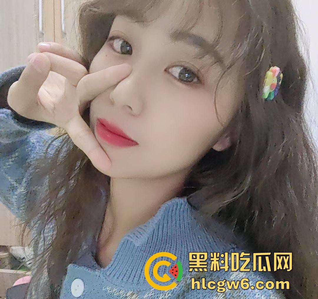 河北【张佳彤】清纯脸下的骚劲炸裂，图书馆偷玩一发，安静环境掩不住欠操的心，清纯反差简直绝了！  第1张