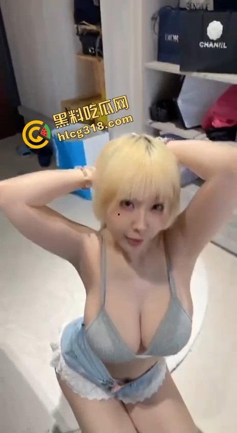 相亲对象居然是撸过的网黄，吃完饭直接喊我去她家，一进门就嫌热开始脱，捡东西直接扎头发是几个意思？  第10张