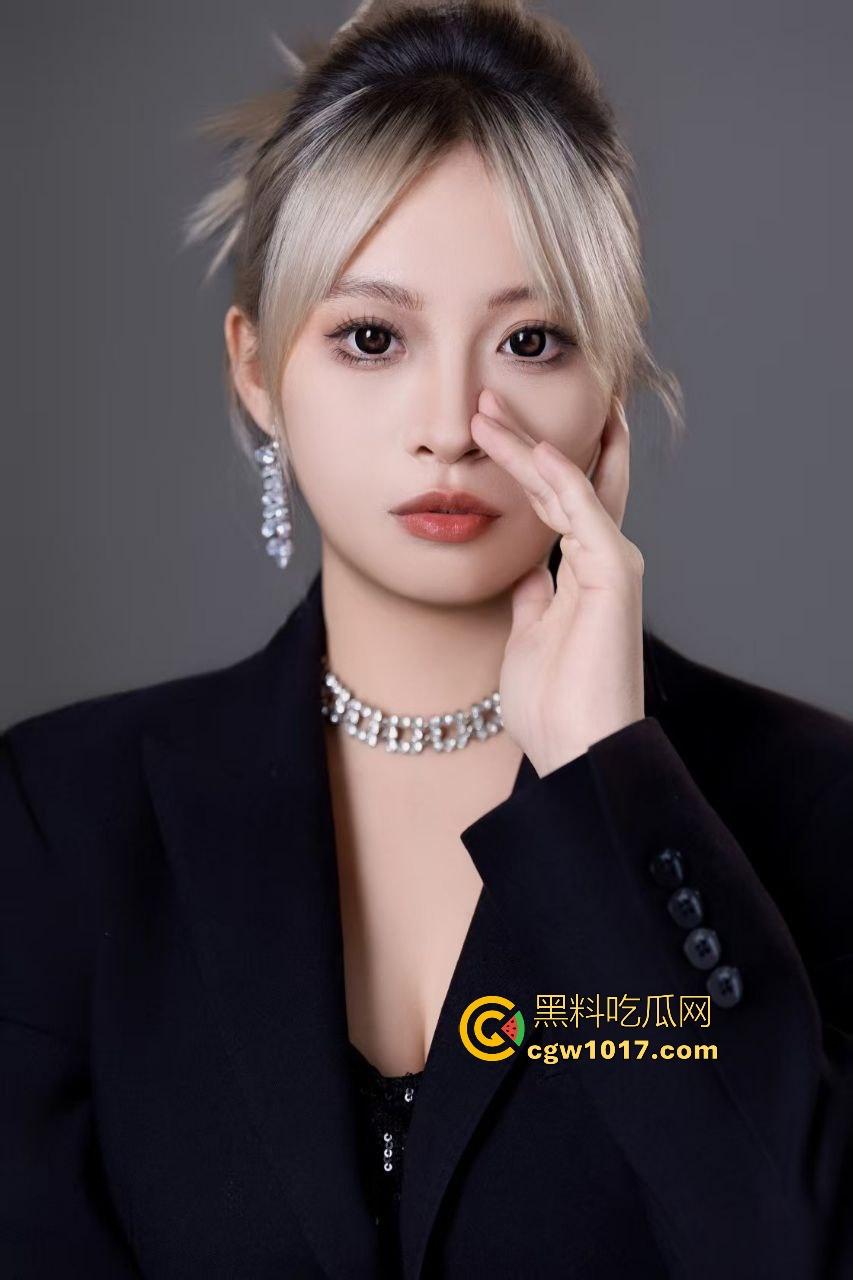 你见过别人的巨乳老婆产奶水吗？一辈子免费吃奶就这几回，大奶储备爆棚挤奶如喷泉，想喝奶让你老婆当孕妇去！  第1张