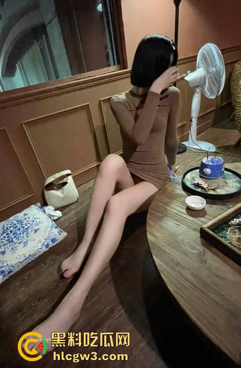 浙江健身女神【小骚狐】户外搞野战 短裙露出骚逼勾引路人 SM多人调教玩得水花四射骚到飞起！  第3张