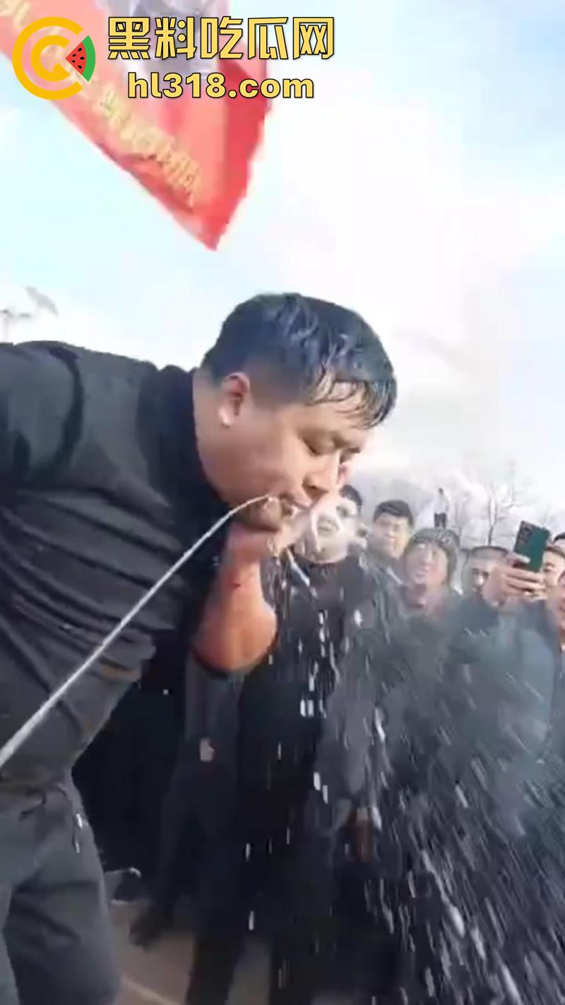 辽宁营口大石桥，对棚低俗表演现场实拍，各种钢针穿刺，铁链穿肉拉伸，玩的真够变态的啊！  第3张