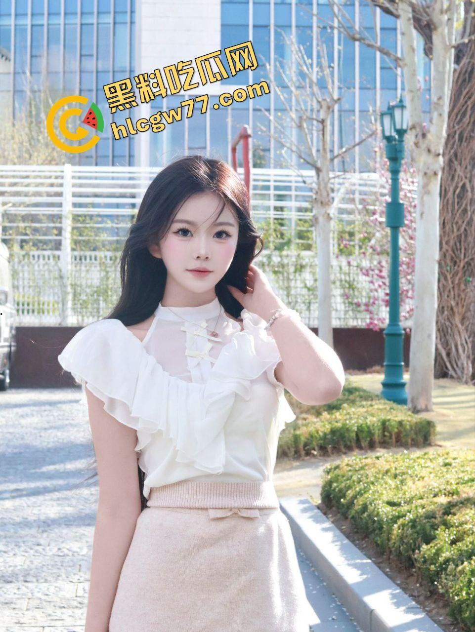 青岛职场【霞姐】清爽短发女领导露脸被操曝光，JK制服渔网骚穴湿到爆，男友小鸡巴根本操不爽！  第4张